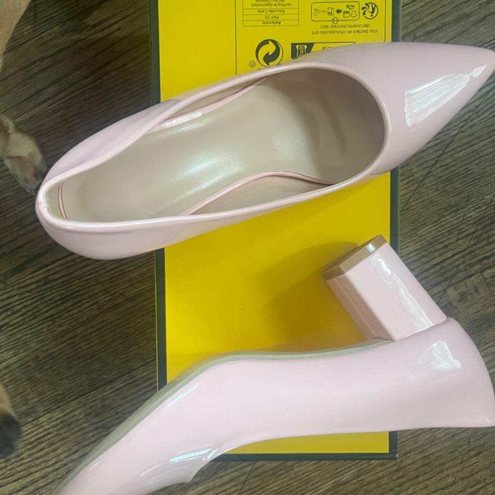 Heels - Picture 3 of 3